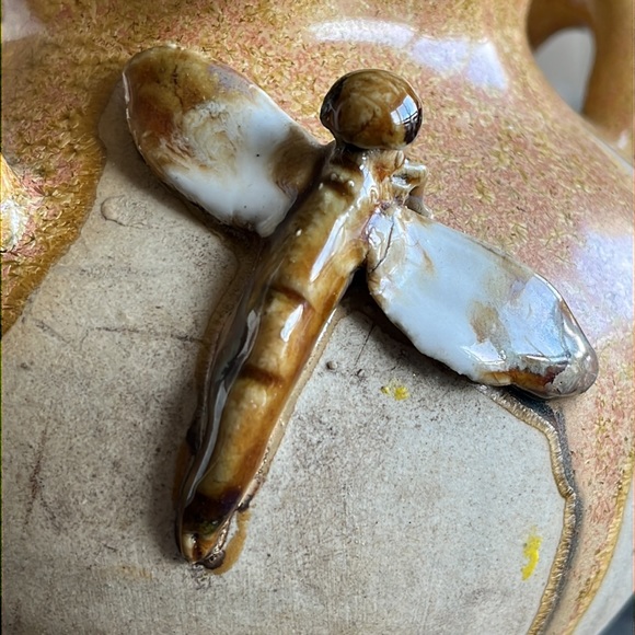 Earthenware pot with dragonfly detail marked 25 - Picture 5 of 9